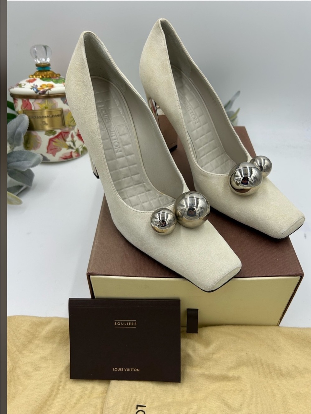 Women’s Louis Vuitton ivory suede silver -ball pumps size 40 made in Italy
